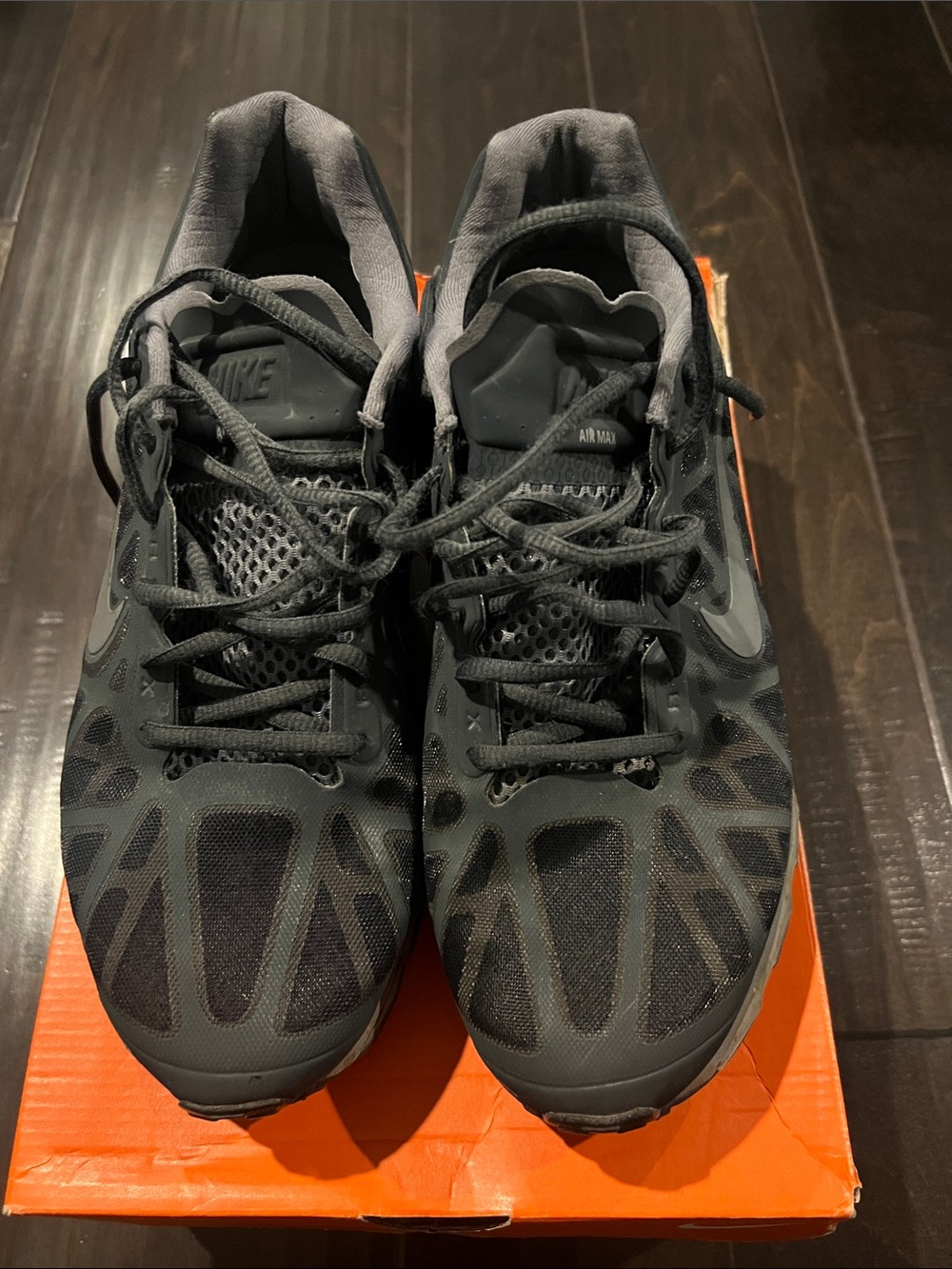 Men’s Nike Air Max Black Athletic Trainers with Dark Gray Accents